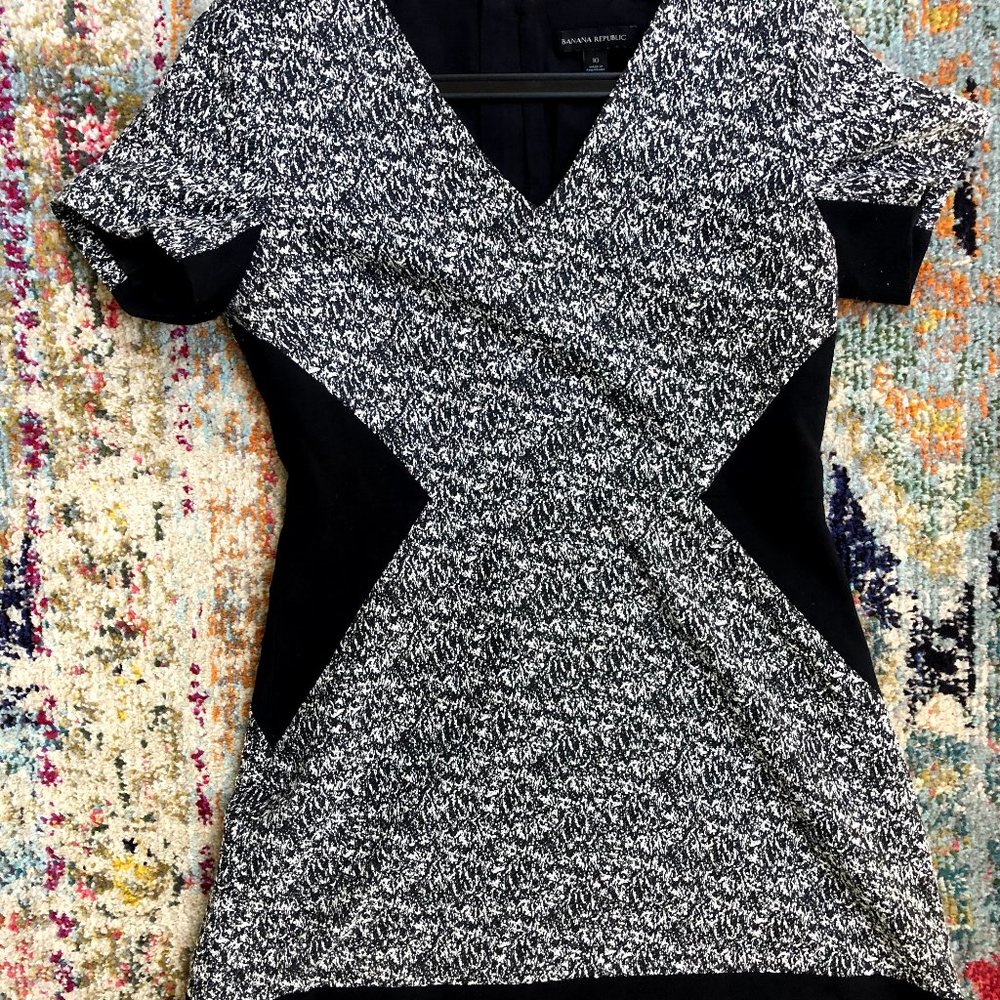 V-neck Banana Republic dress with slimming waist
